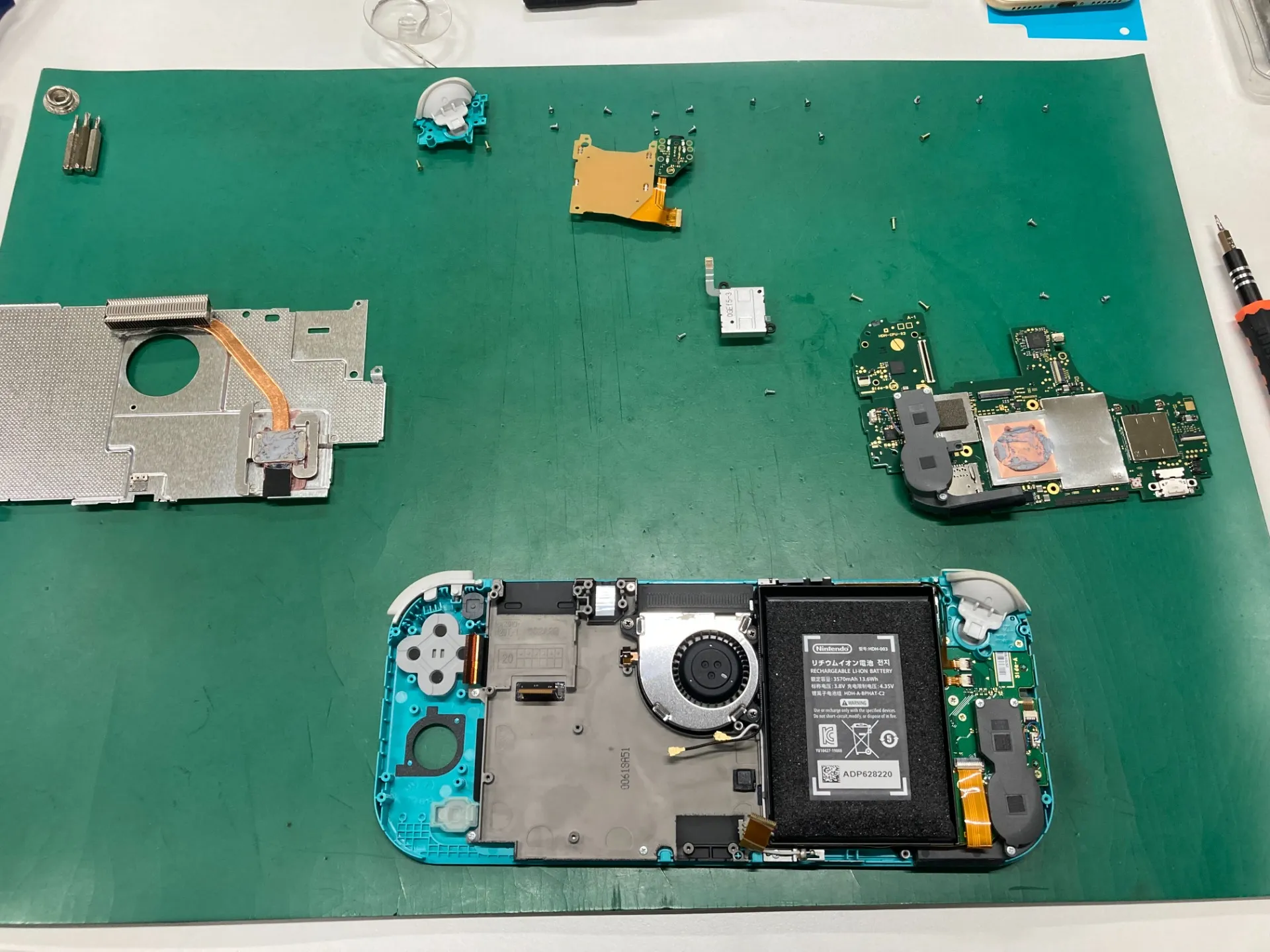 ニンテンドースイッチ分解